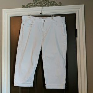 Levi's white cropped, cuffed jeans. Size 16